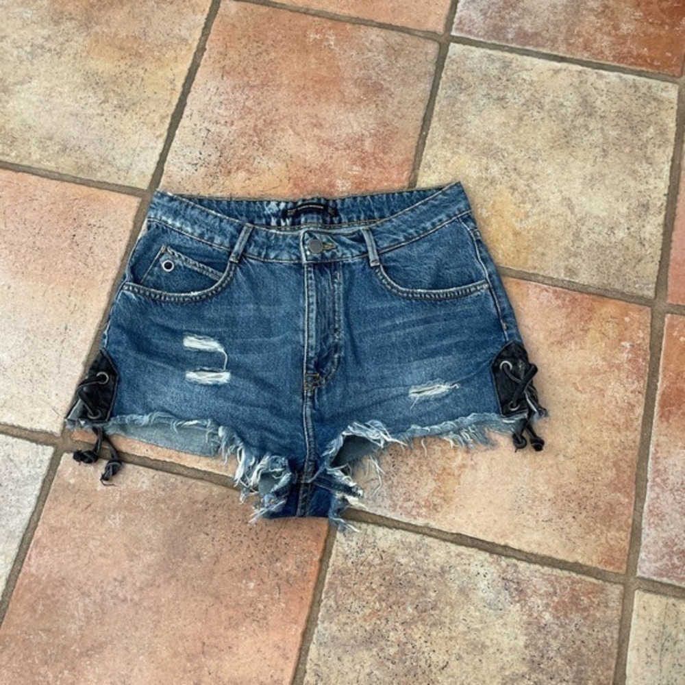 Zara grommet side tie cut off shorts